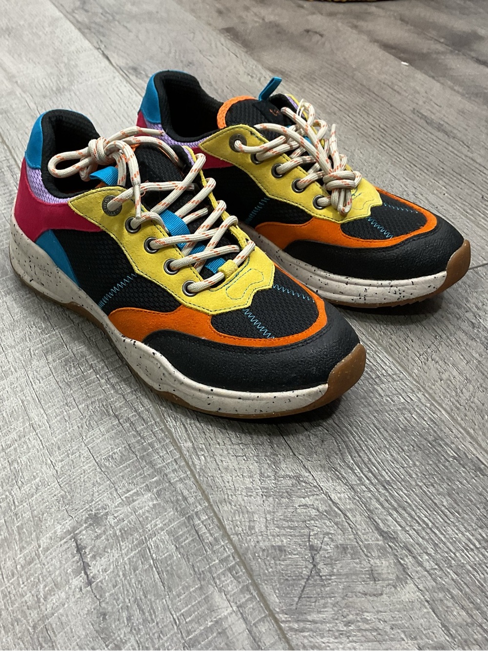 Taos Advance Bold Multi Sneaker Womens Size 9.5